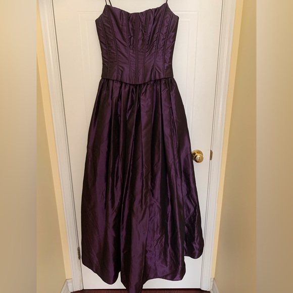Gorgeous shiny purple vintage corset gown - Picture 1 of 4